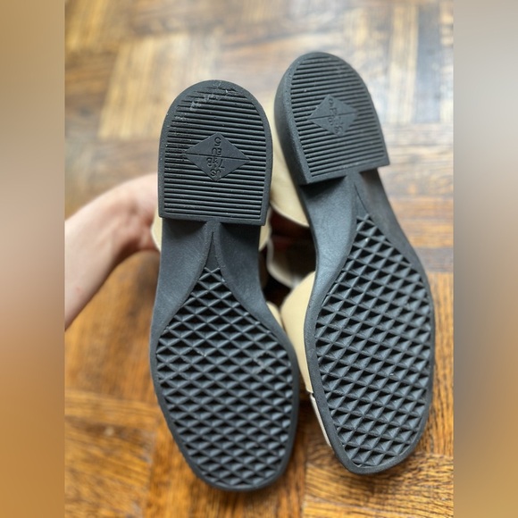 Aerosoles Leather Vintage Fisherman Sandals - Picture 9 of 11